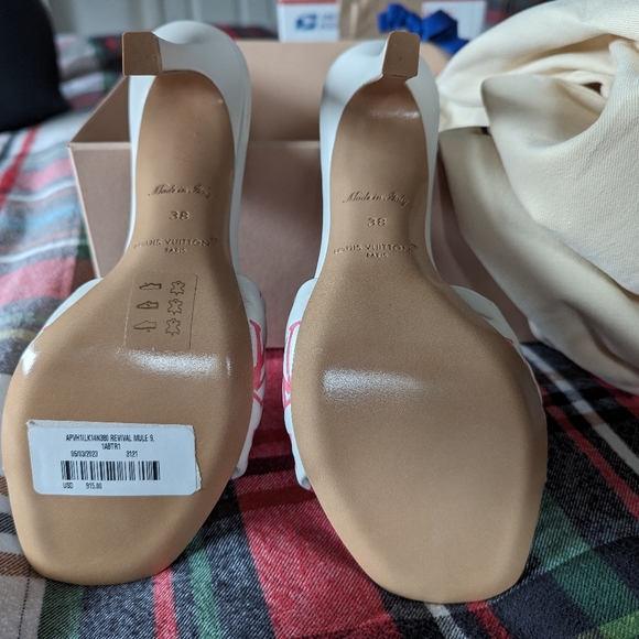 Louis Vuitton Summer 2023 Sandals - Picture 4 of 5